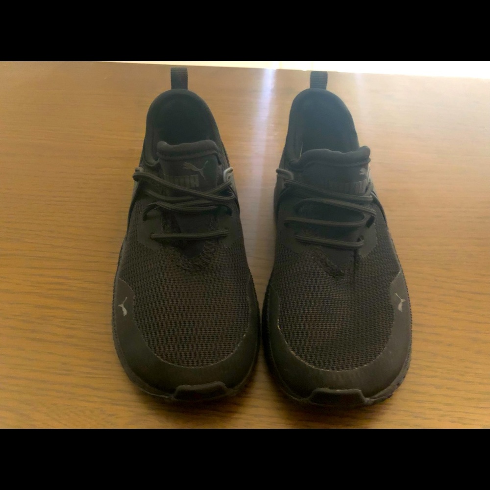 Black puma sneakers